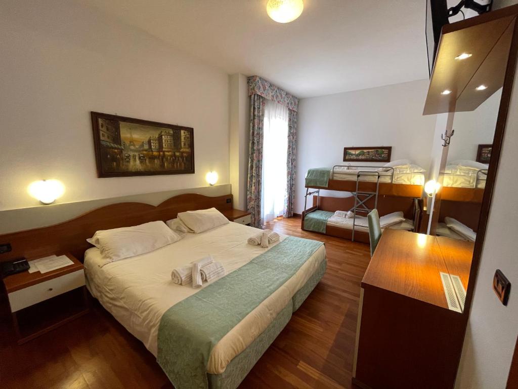 Een bed of bedden in een kamer bij Hotel Meridiana