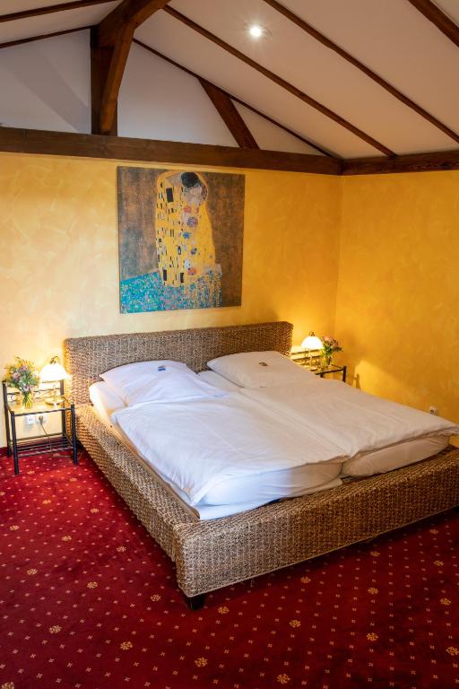 Postel nebo postele na pokoji v ubytování Hotel Landhaus Knappmann