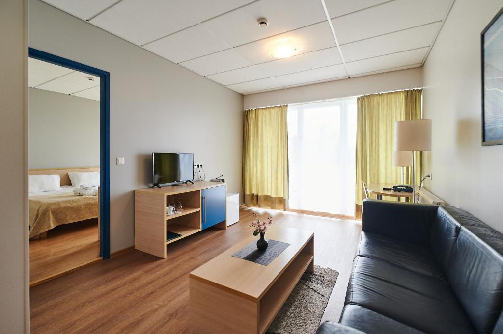 Televiisor ja/või meelelahutuskeskus majutusasutuses Asa Spa Hotel