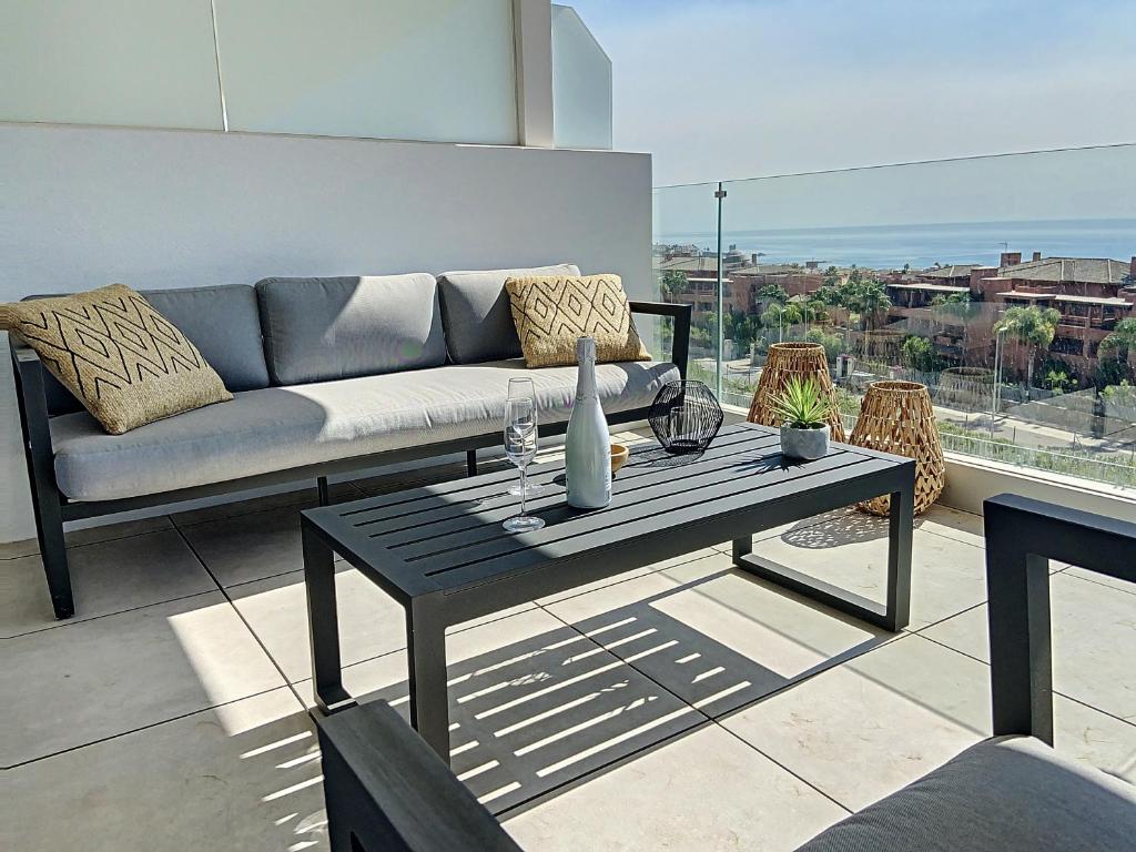 Balkon lub taras w obiekcie Via Celere 2330 Sea View Apartment