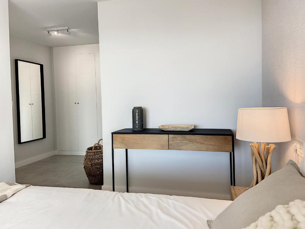 Łóżko lub łóżka w pokoju w obiekcie Via Celere 2330 Sea View Apartment