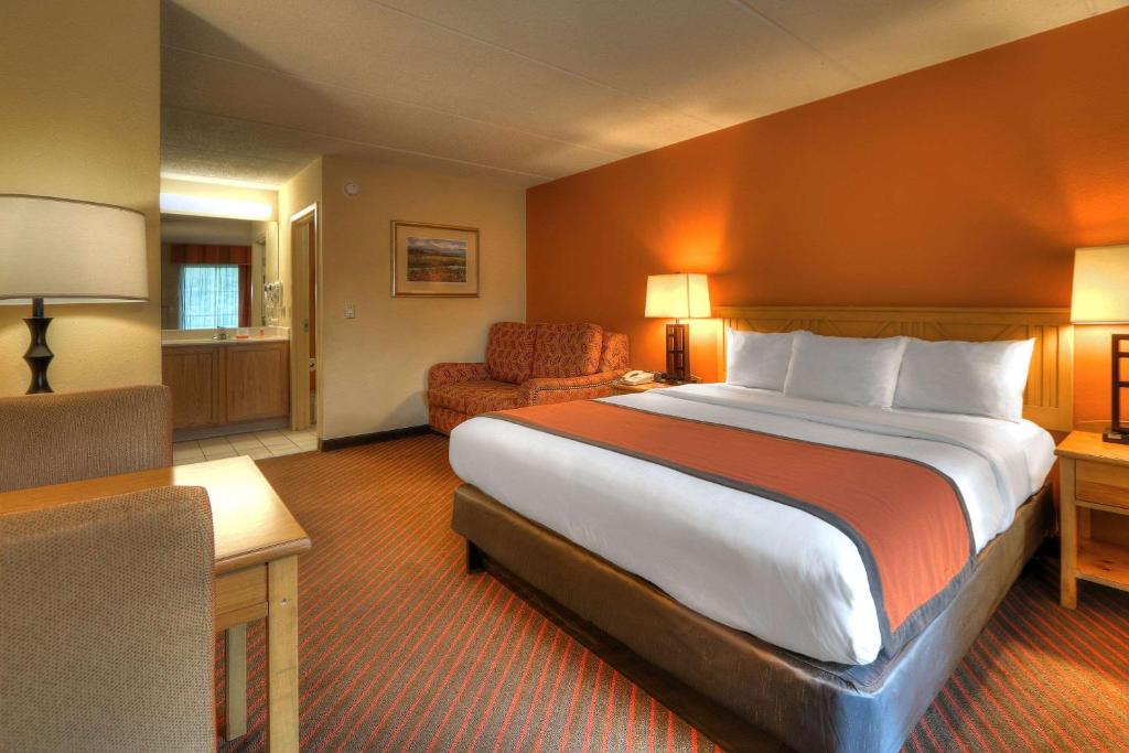 Cama o camas de una habitación en Econo Lodge Pigeon Forge Riverside
