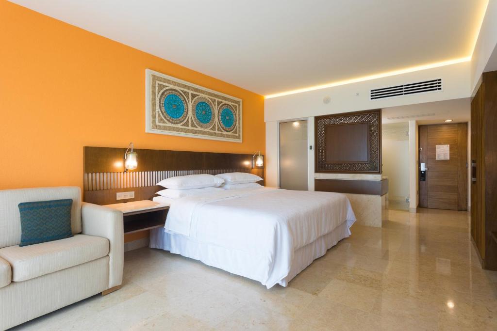 Voodi või voodid majutusasutuse Sheraton Buganvilias Resort & Convention Center toas