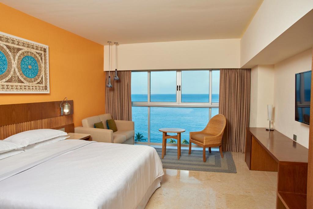 Voodi või voodid majutusasutuse Sheraton Buganvilias Resort & Convention Center toas