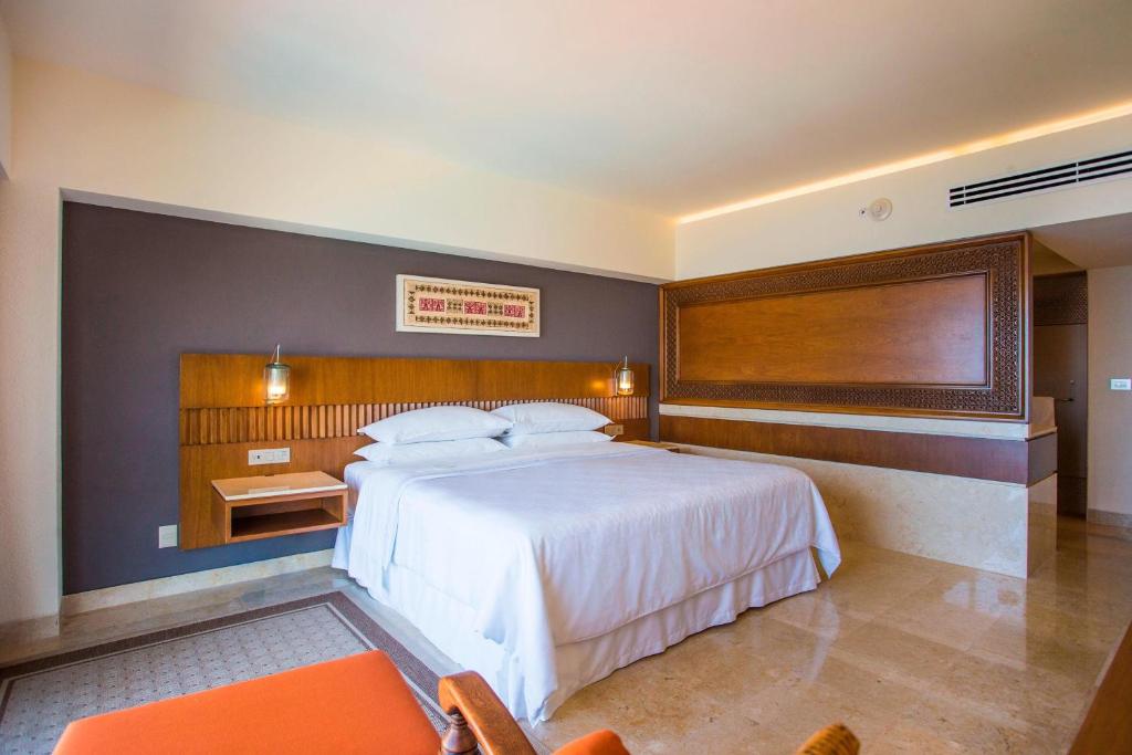 Voodi või voodid majutusasutuse Sheraton Buganvilias Resort & Convention Center toas