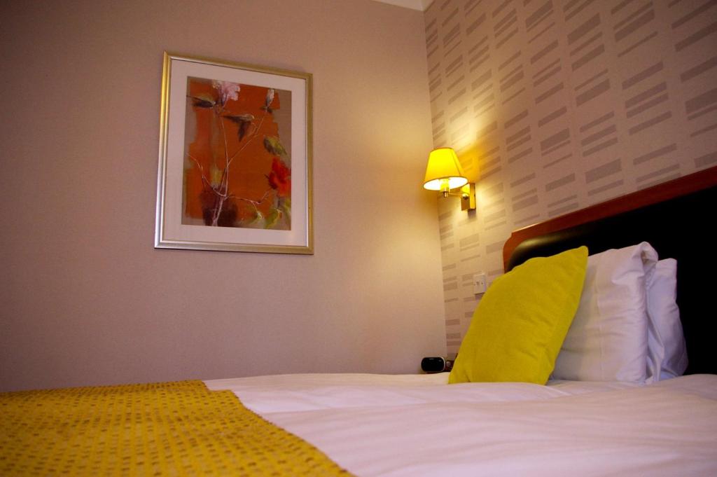 Postel nebo postele na pokoji v ubytování Pitbauchlie House Hotel - Sure Hotel Collection by Best Western