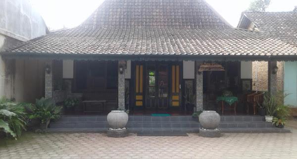 Wirosenjoyo Homestay - Housity