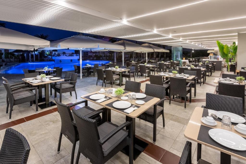 Reštaurácia alebo iné gastronomické zariadenie v ubytovaní Sol Barbacan