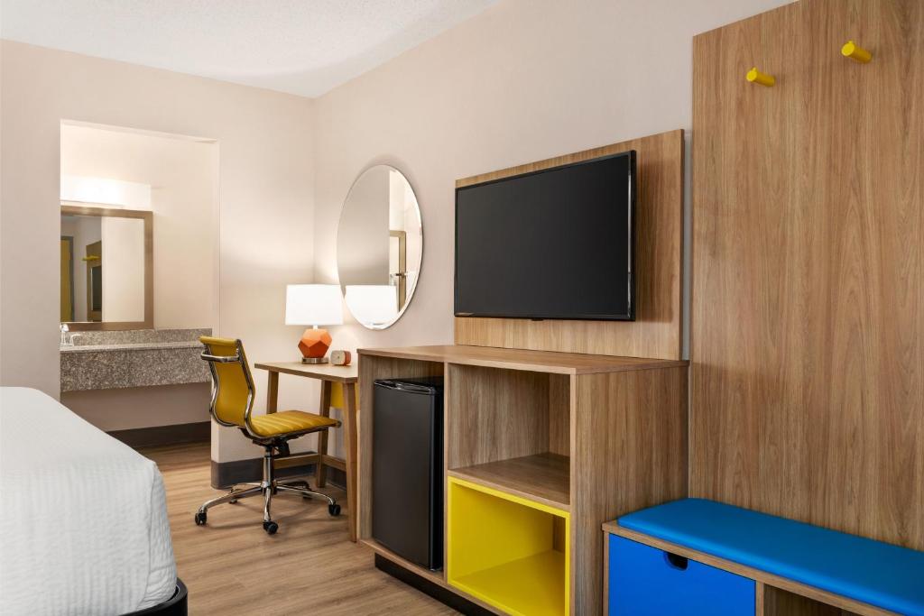 Hotel Bo, a Days Inn by Wyndham Chattanooga Downtown photo