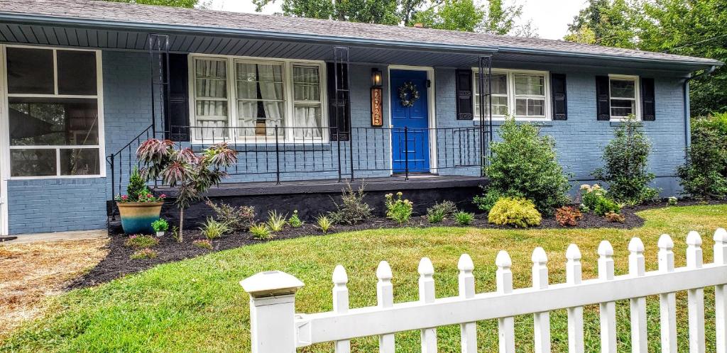 The Hidden Wooded Ranch - Close to LU, Downtown and U of Lynchburg - 3BD-1BA - Housity