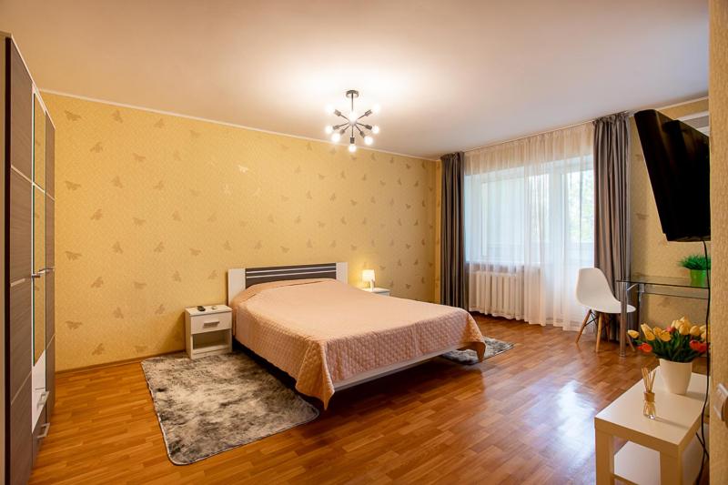 a bedroom with a bed and a television in it at Apartment near Central Avenue in Mykolaiv