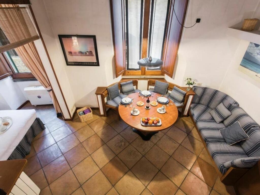 A seating area at Georgofili by Halldis