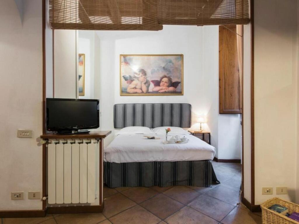 A television and/or entertainment centre at Georgofili by Halldis
