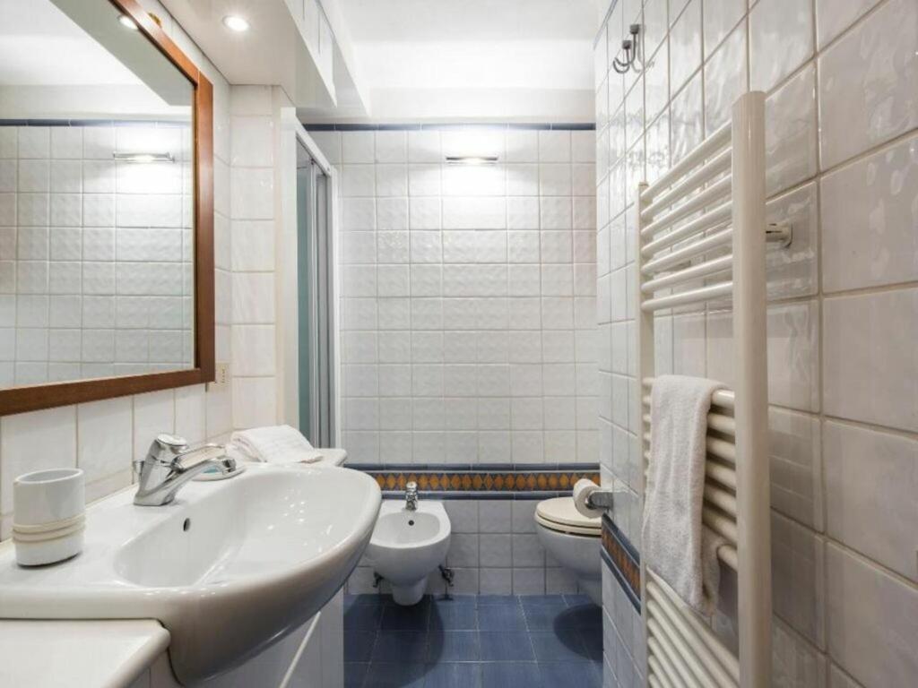 A bathroom at Georgofili by Halldis