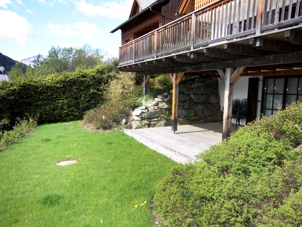 A garden outside Apartment Schwalbennest by Interhome