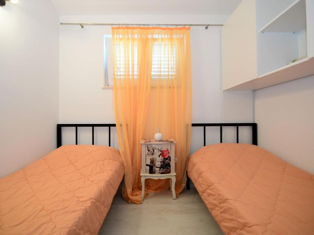 Posteľ alebo postele v izbe v ubytovaní Apartment Mirela-2 by Interhome