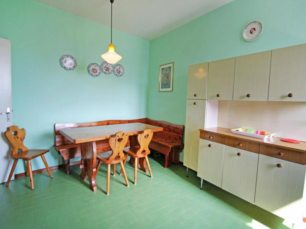 Kuchnia lub aneks kuchenny w obiekcie Apartment Formaga-2 by Interhome