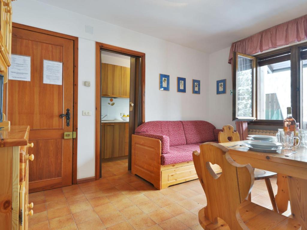 Posezení v ubytování Apartment Des Alpes-3 by Interhome