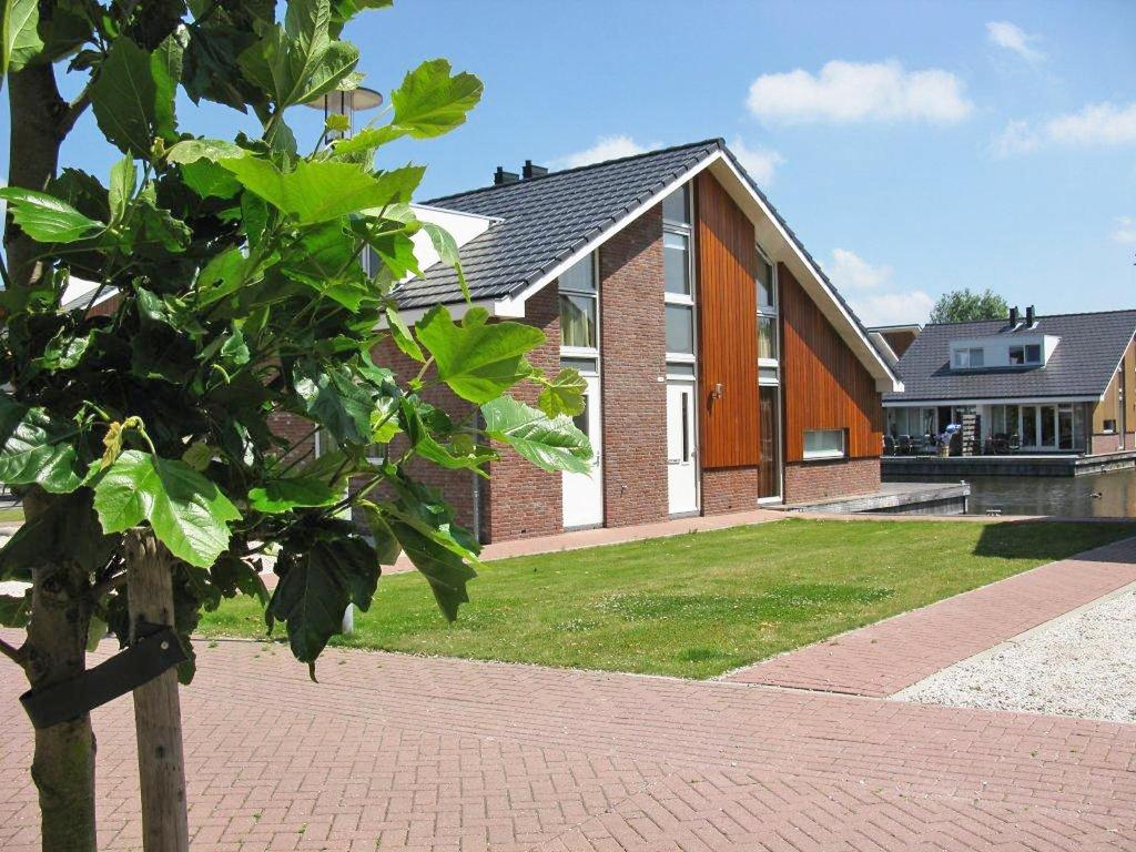 UitgeestにあるApartment De Meerparel-15のレンガ造りの家