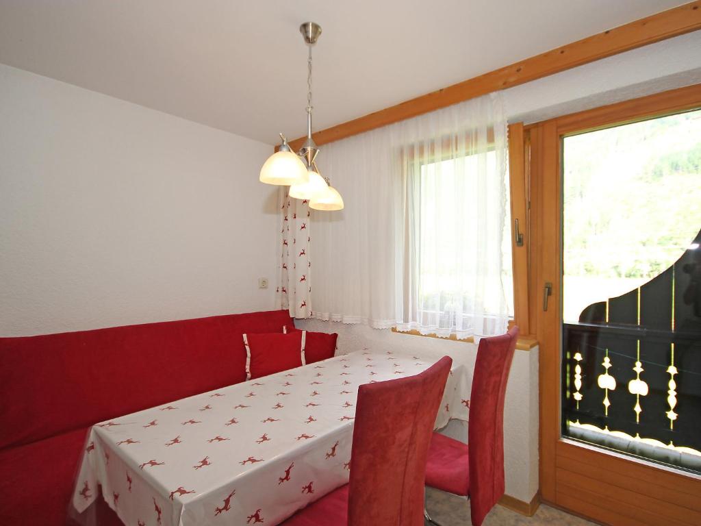 Postel nebo postele na pokoji v ubytování Apartment Kircher-1 by Interhome