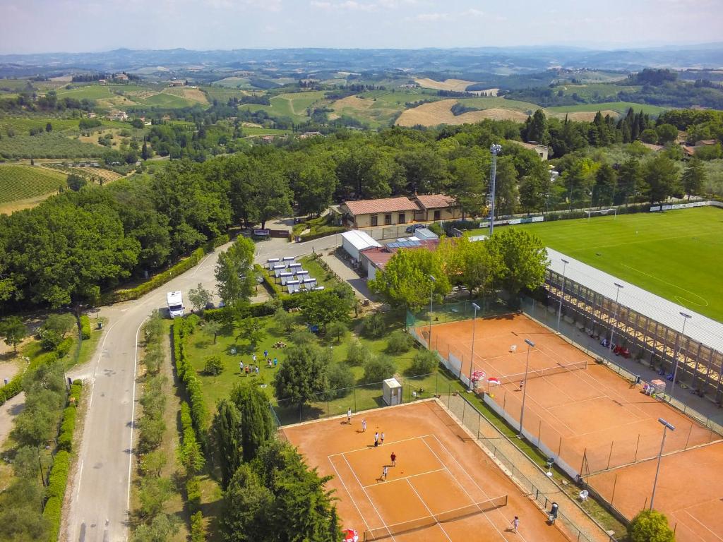 Tenis alebo squash v ubytovaní Camping Il Boschetto Di Piemma alebo jeho okolí