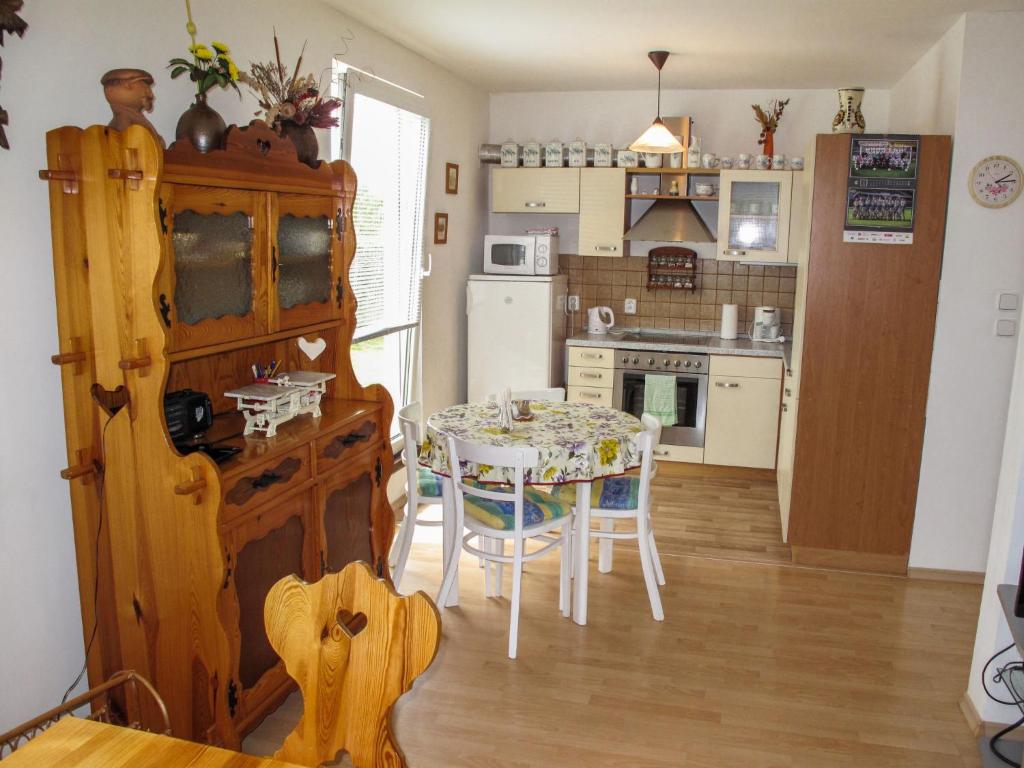 Kuchyň nebo kuchyňský kout v ubytování Holiday Home Fojtka by Interhome