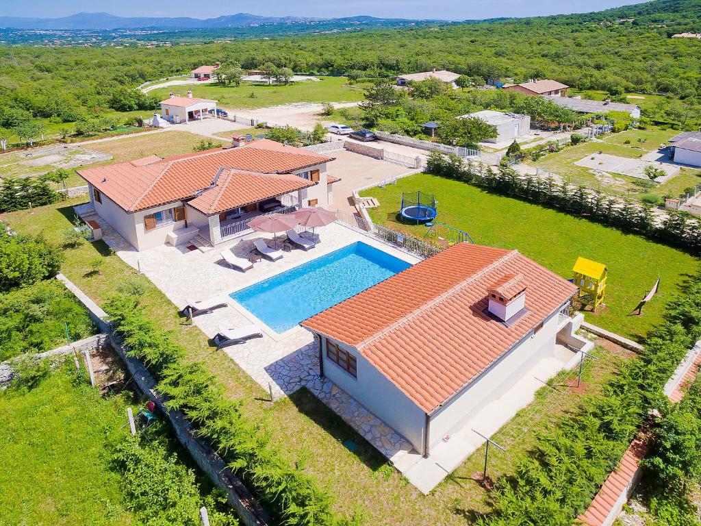 Bazén v ubytování Villa Lucija by Interhome nebo v jeho okolí