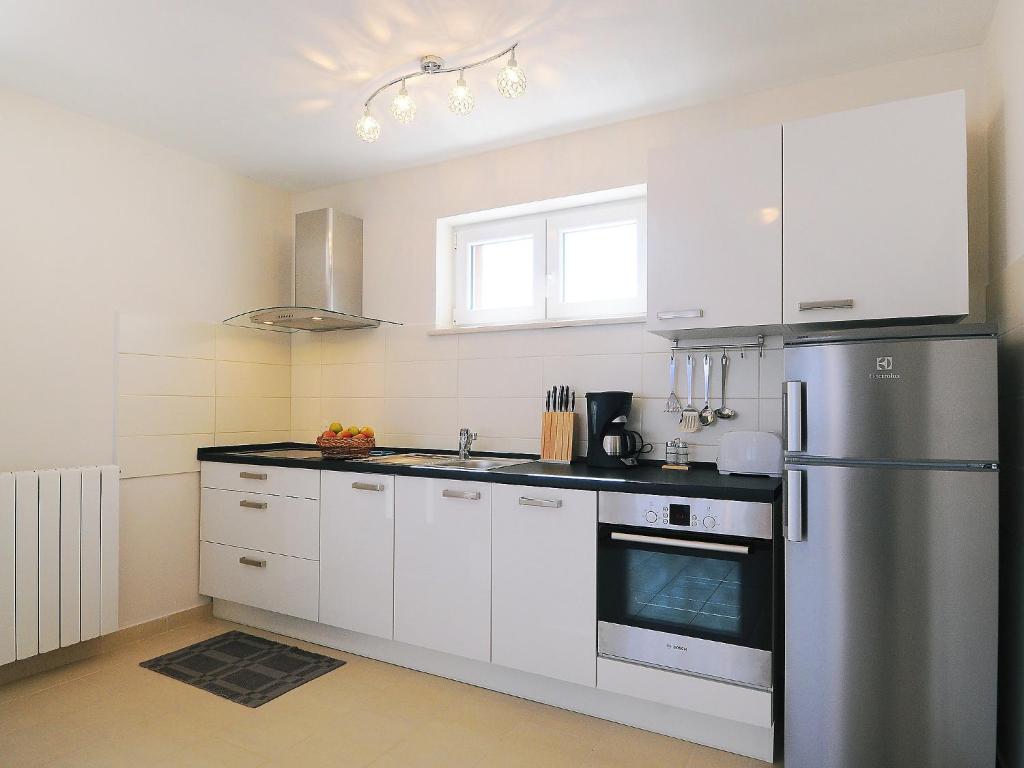 Kuchyň nebo kuchyňský kout v ubytování Villa Lucija by Interhome
