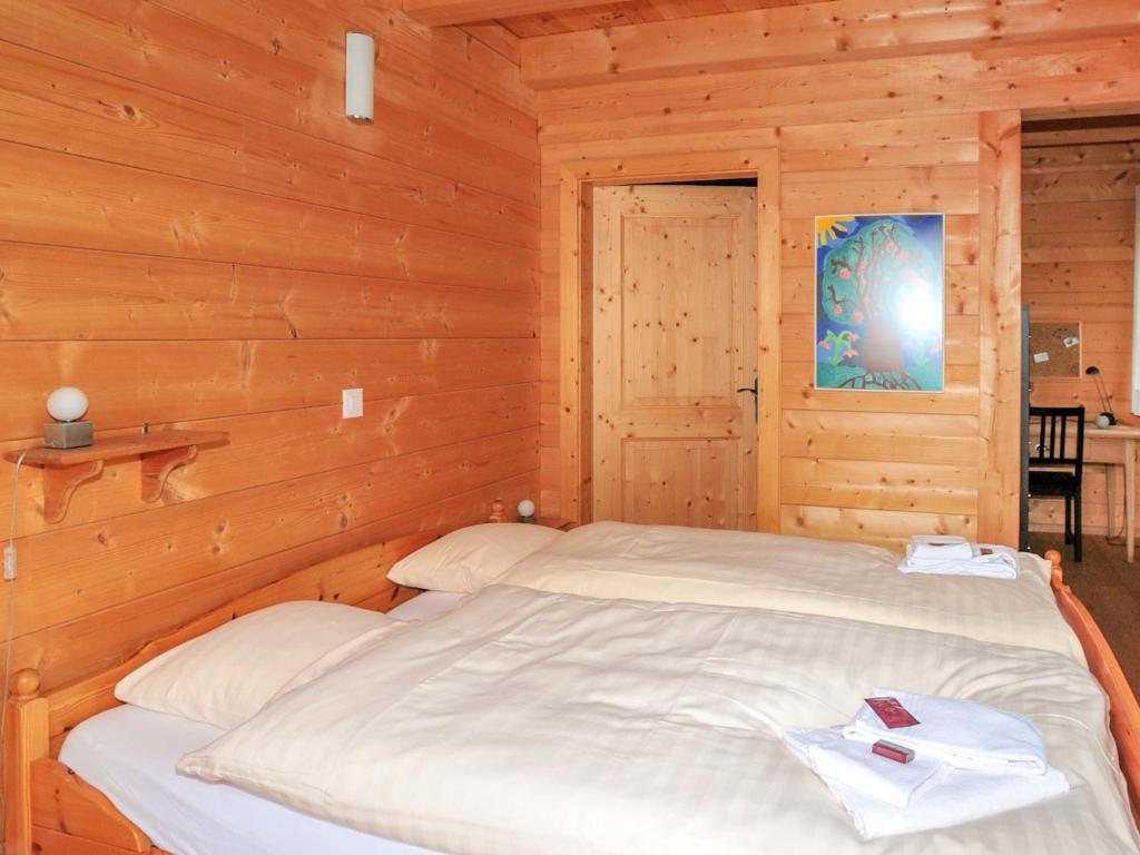 Postel nebo postele na pokoji v ubytování Apartment Alpina Apt- CH by Interhome