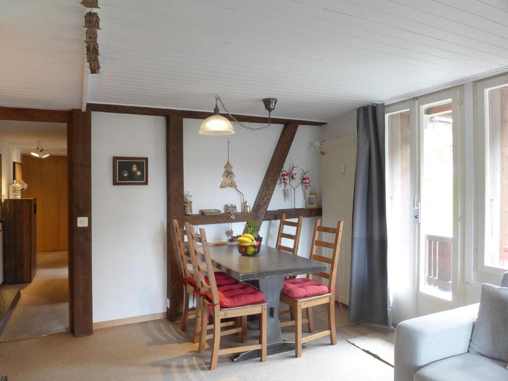 Posezení v ubytování Apartment Schweizerhof Apt- B by Interhome