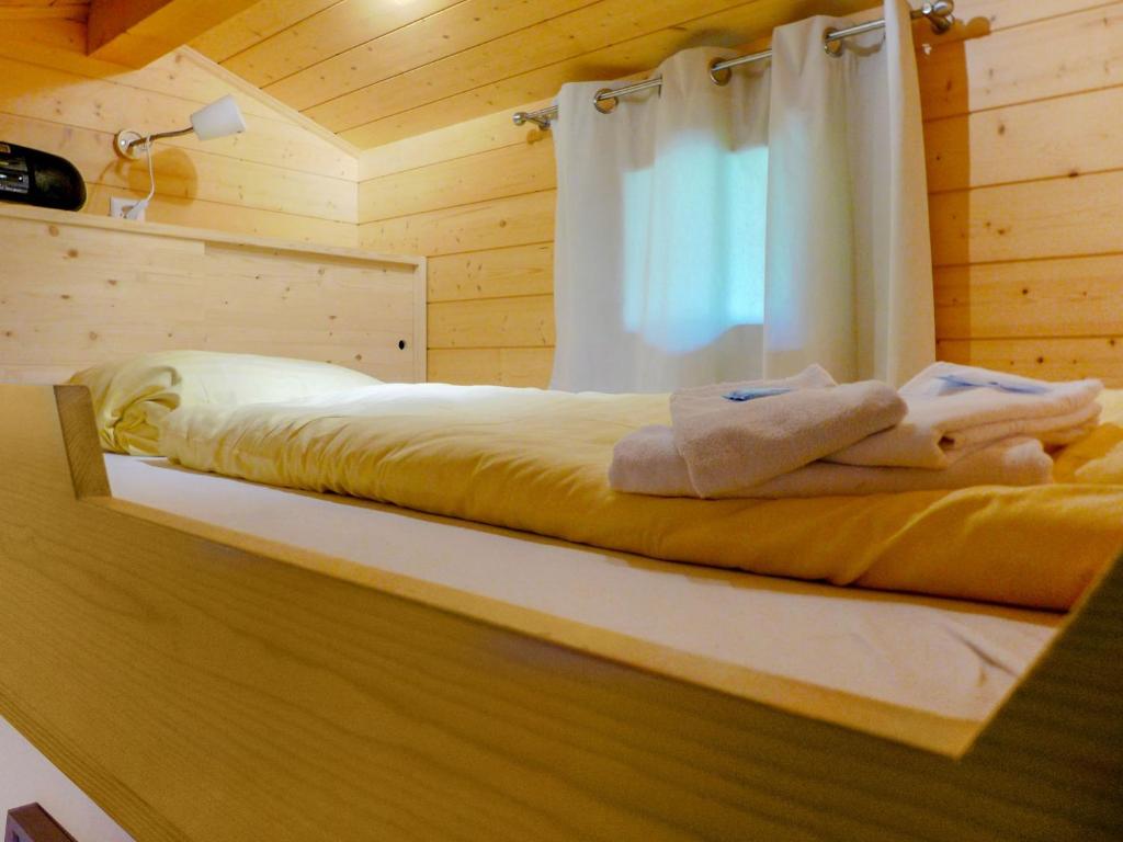 Postel nebo postele na pokoji v ubytování Chalet Zwärgli by Interhome
