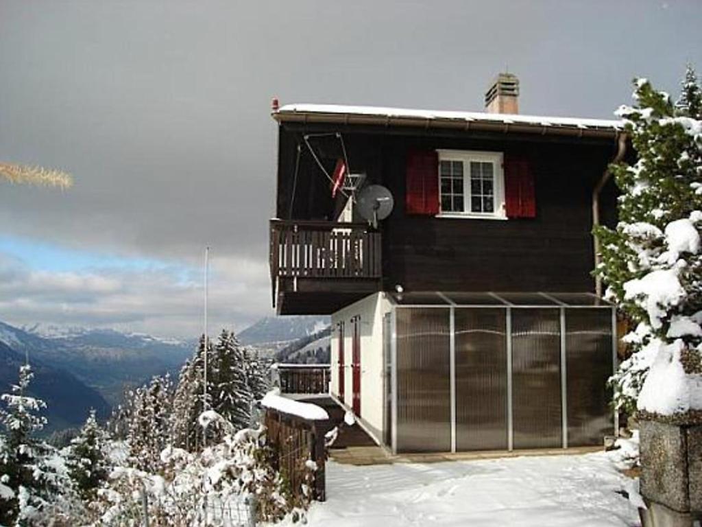 レンクにあるChalet Chalet Bühlweidli by Interhomeの雪山頂の家