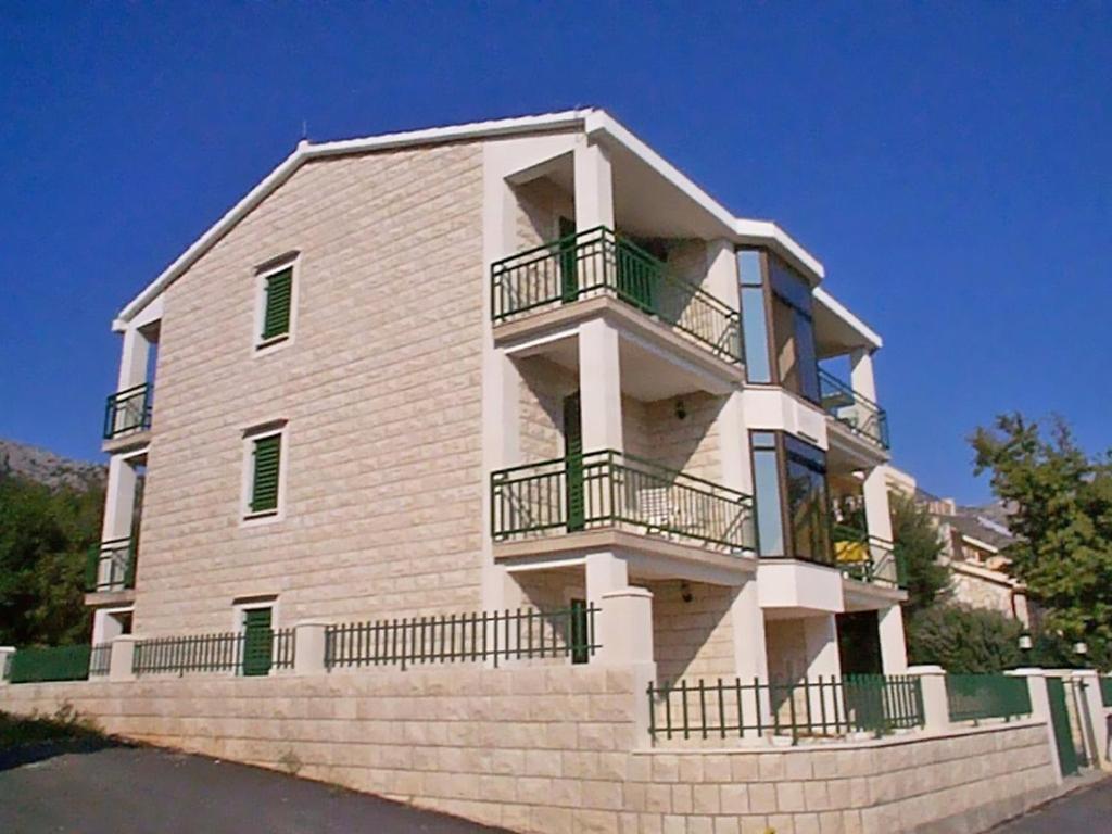 Budova, v ktorej sa apartmán nachádza