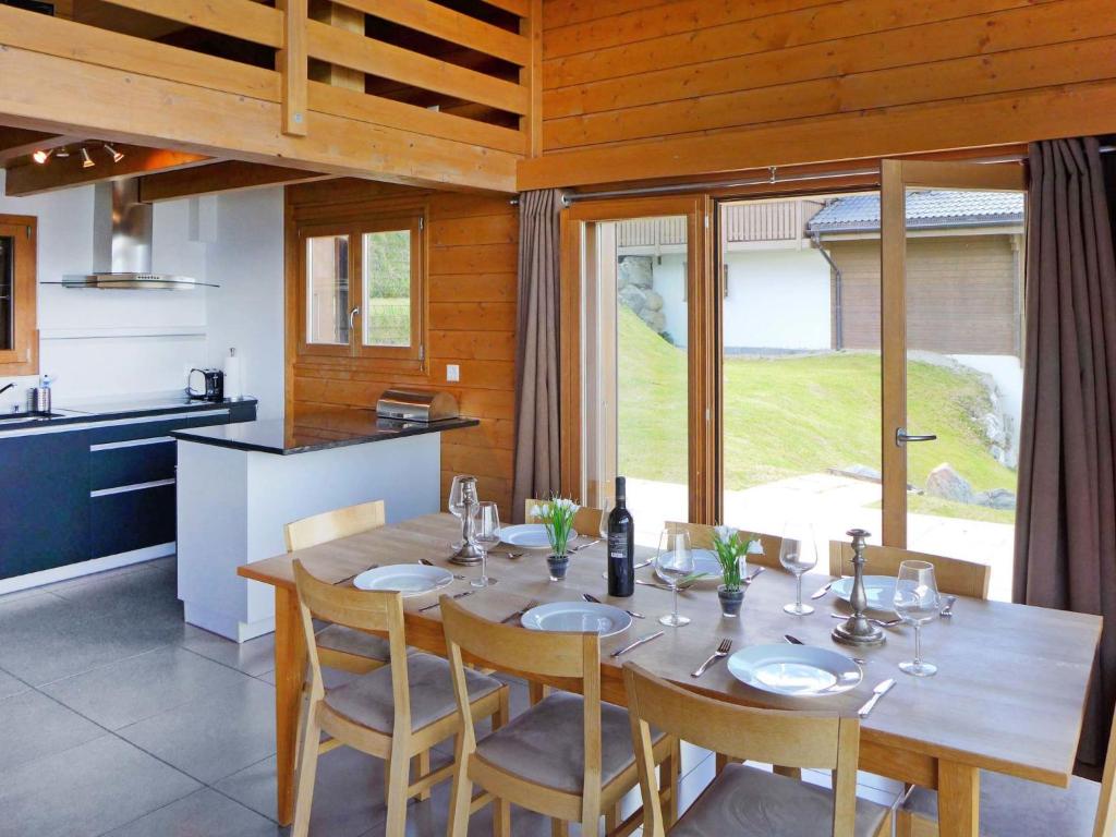 Kuchyň nebo kuchyňský kout v ubytování Chalet La Truffe-1 by Interhome