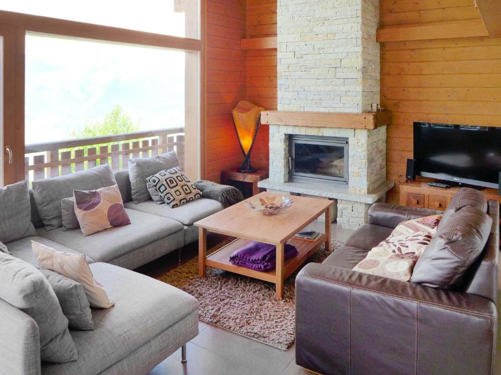 Posezení v ubytování Chalet La Truffe-1 by Interhome