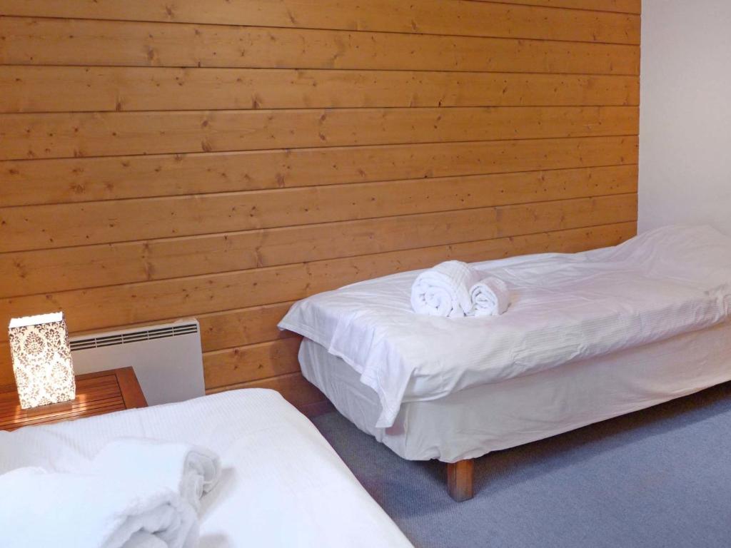 Postel nebo postele na pokoji v ubytování Chalet La Truffe-1 by Interhome