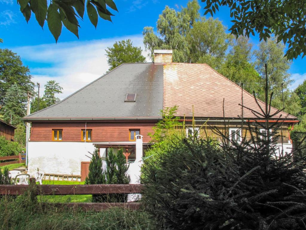 Ogród w obiekcie Holiday Home Lenora I by Interhome