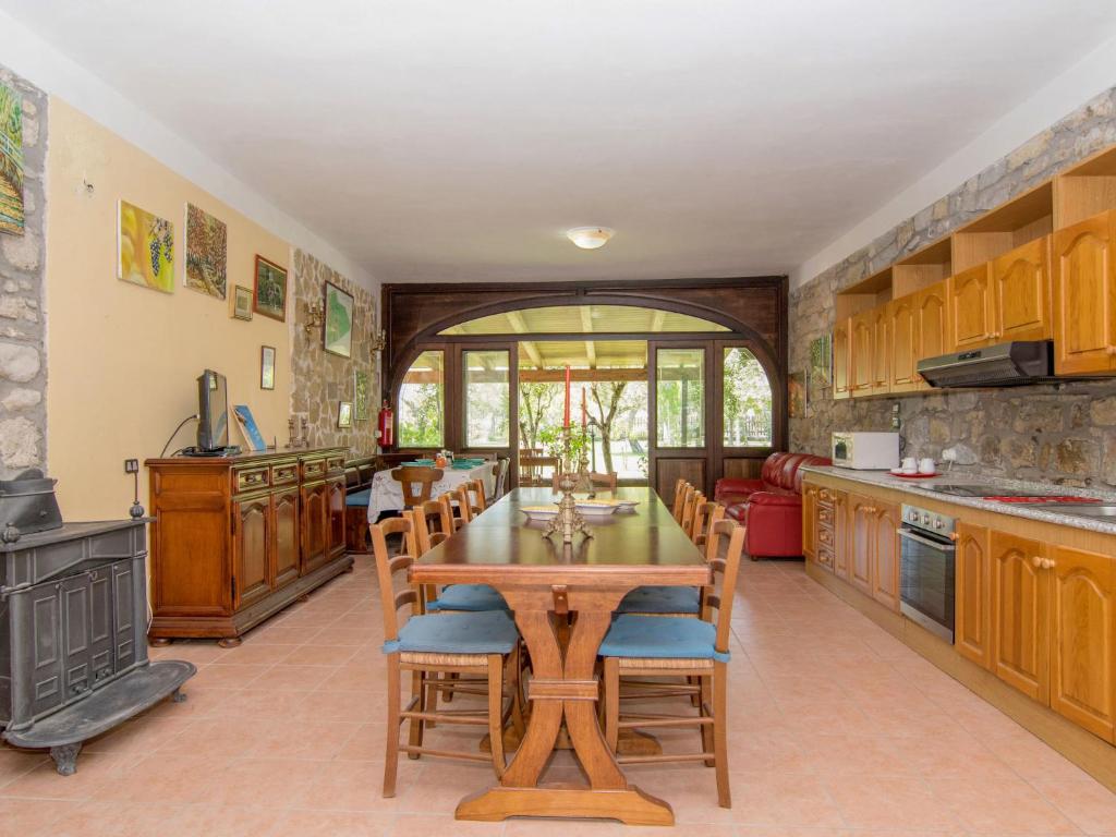 Kuchnia lub aneks kuchenny w obiekcie Villa Tenuta Valente by Interhome