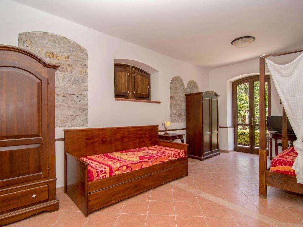 Łóżko lub łóżka w pokoju w obiekcie Villa Tenuta Valente by Interhome