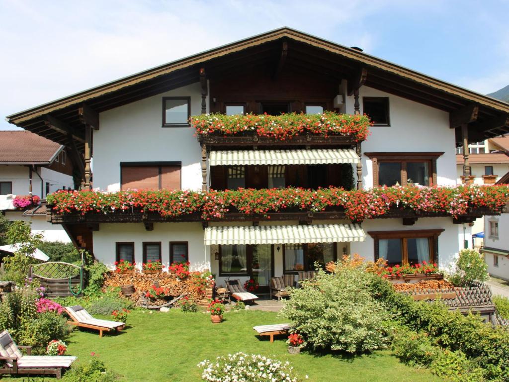 Zahrada ubytování Apartment Tyrol-1 by Interhome