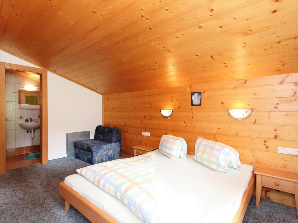 Postel nebo postele na pokoji v ubytování Apartment Alpin by Interhome
