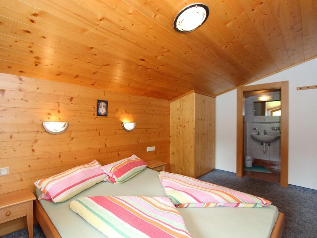 Postel nebo postele na pokoji v ubytování Apartment Alpin by Interhome