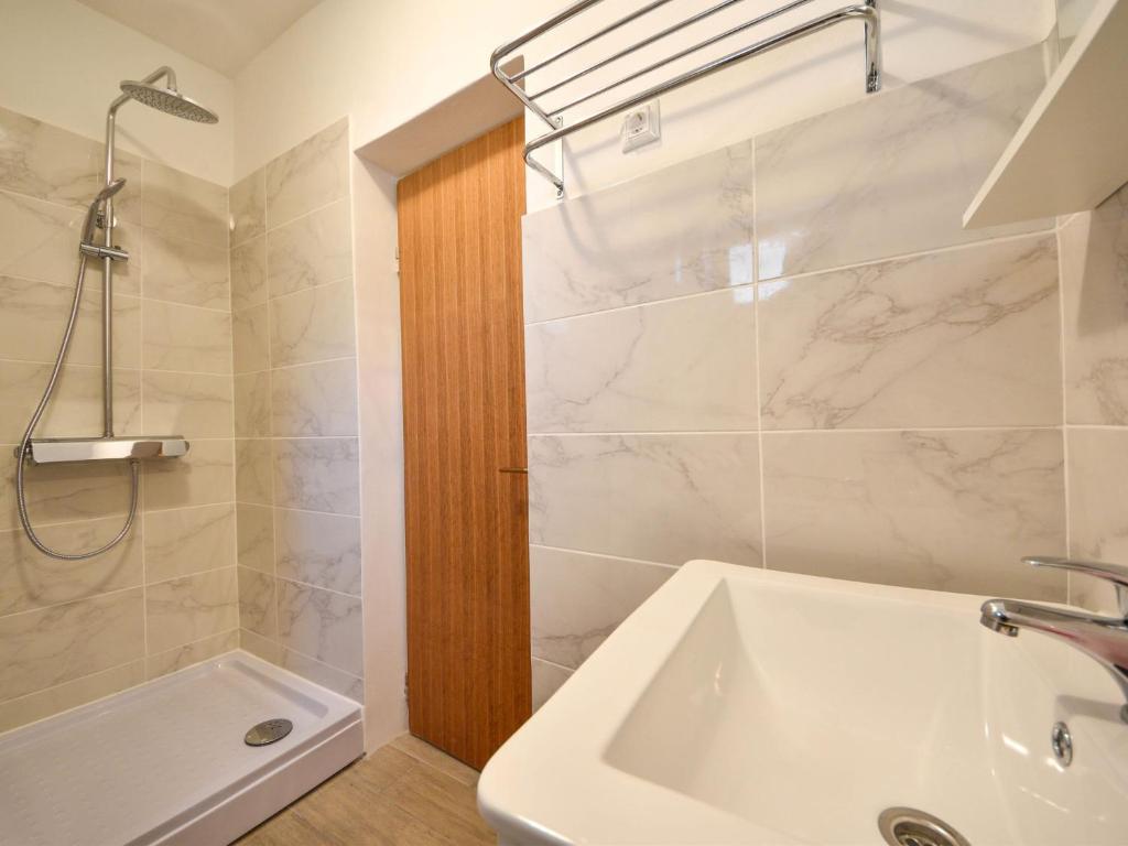 Phòng tắm tại Apartment Magis by Interhome