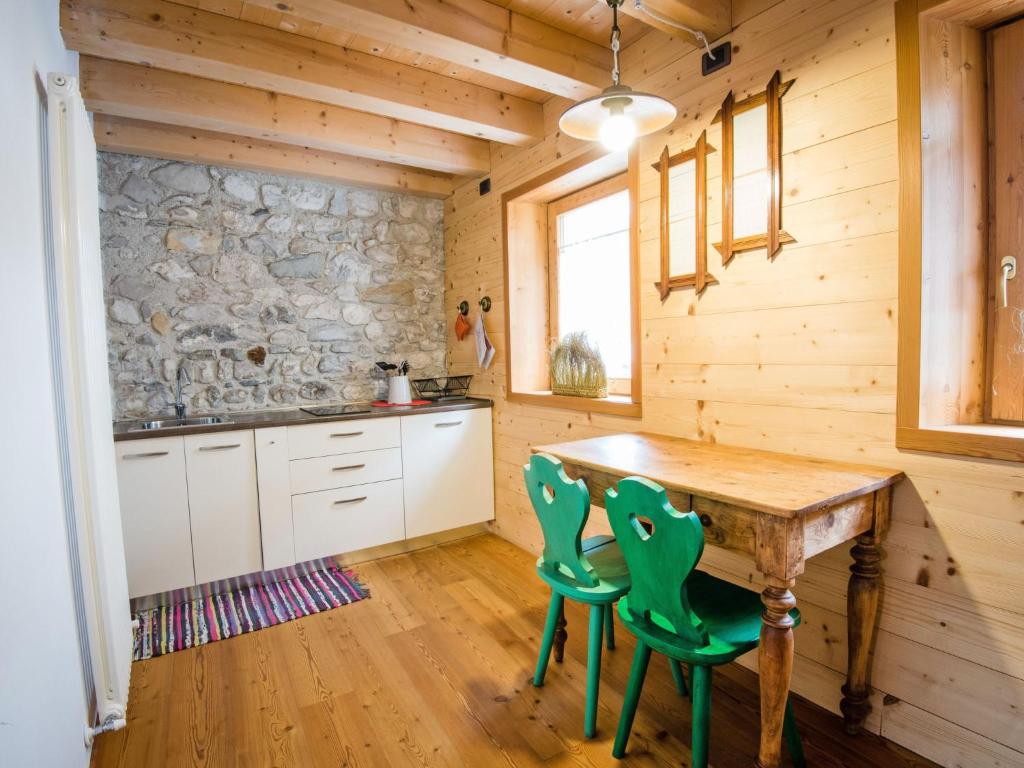 Kuchyň nebo kuchyňský kout v ubytování Apartment Albergo Diffuso - Cjasa Ustin-5 by Interhome