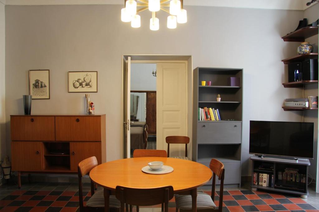 Televízia a/alebo spoločenská miestnosť v ubytovaní Casa Vacanza Icaros, Ortigia hictoric center, 200 mt from the beach