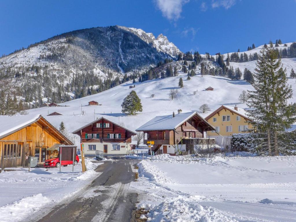 Apartment Chalet Alte Post by Interhome v zimě