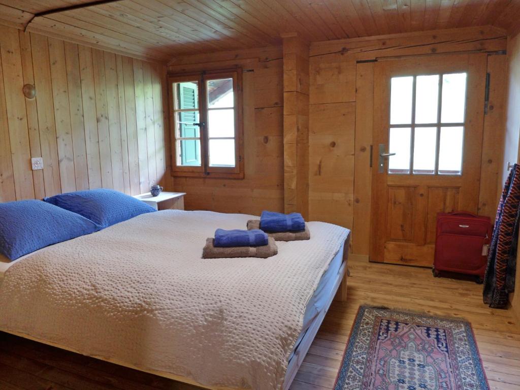 Postel nebo postele na pokoji v ubytování Apartment Chalet Alte Post by Interhome