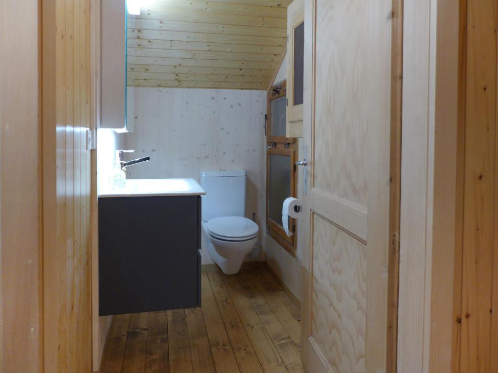 Koupelna v ubytování Apartment Chalet Alte Post by Interhome