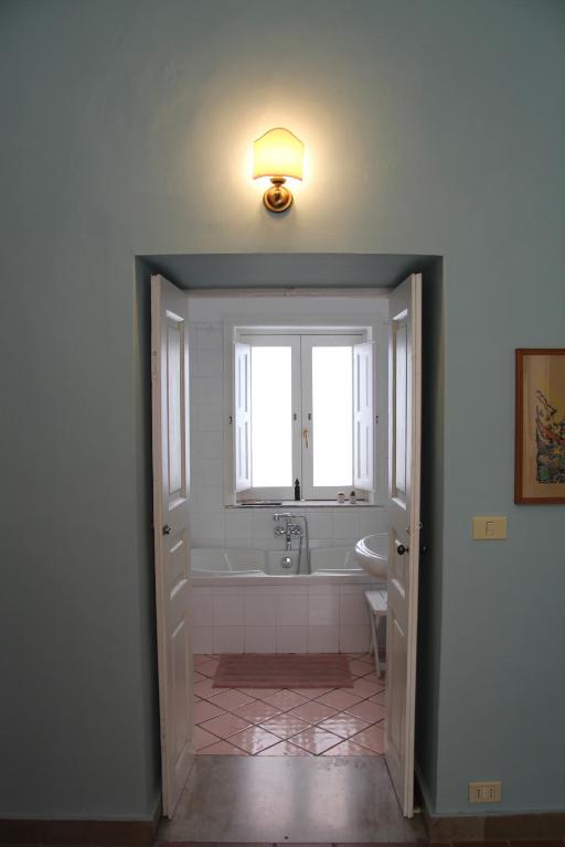 Kúpeľňa v ubytovaní Casa Vacanza Icaros, Ortigia hictoric center, 200 mt from the beach