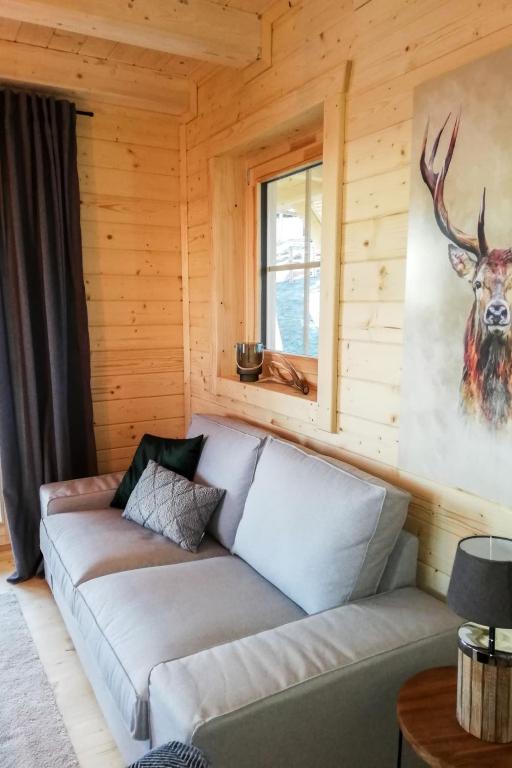 Χώρος καθιστικού στο Chalet Hütte Gimpel by Interhome